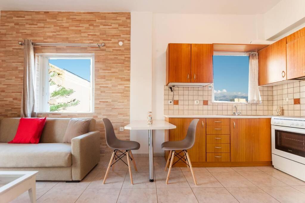 Jenny'S Flat Near The Sea Apartment Galatas  Ngoại thất bức ảnh